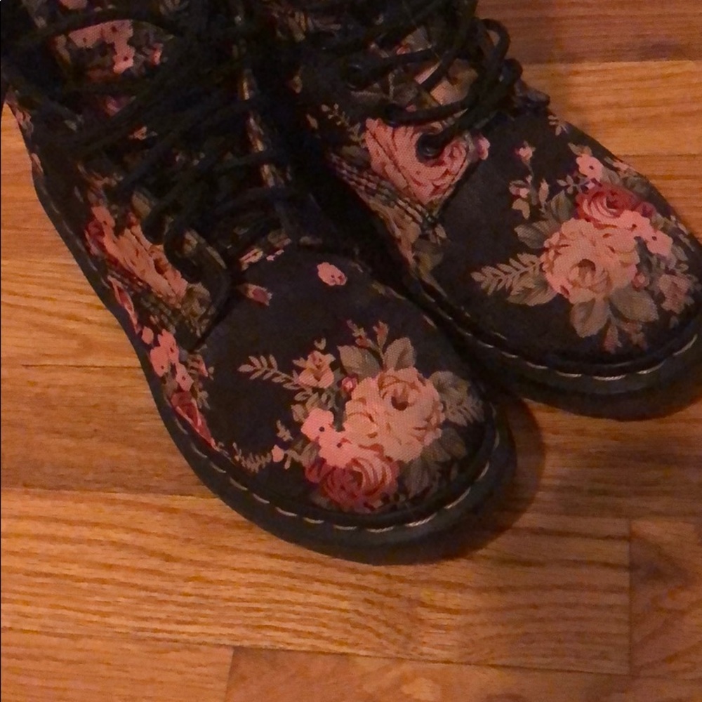 Dr. Martens Vintage Rose Boot